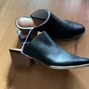 Universal Thread mules